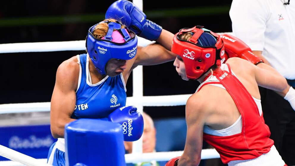 Anastasia Belyakova (till höger) tog OS-brons 2016. Per-Axel Sjöholm menar att ryska boxare inte är tillåtna i nya utbrytarförbundet.