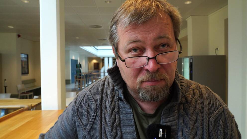 - Antingen ändrar man på hovrättens tillämpning eller så får man införa nya regler i brottsbalken eller i upphandlingsregleringen, säger Olle Lundin, professor och expert i förvaltningsrätt vid Uppsala universitet, till SVT om hovrättens dom i Vårdexpressenmålet.