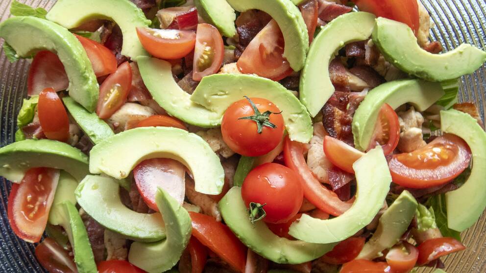 Avokado och tomat.