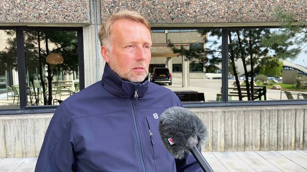 Jörgen Olsson, klubbordförande för Unionen på Volvo Cars blir intervjuad av SVT.