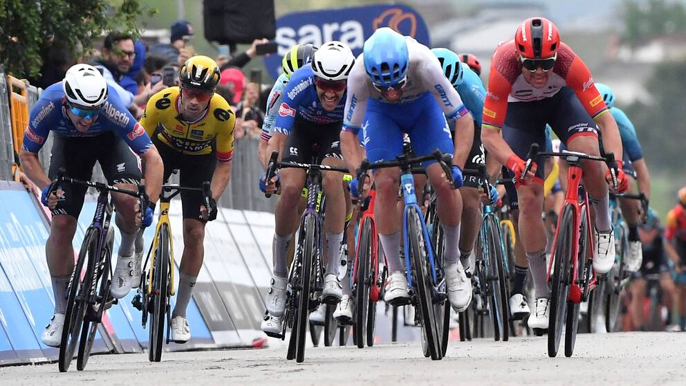 Giro d'Italia kortar etappen med över 100 kilometer på grund av extremväder