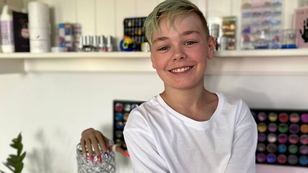 Tolvårige Douglas Strandlund är nagelfixare.