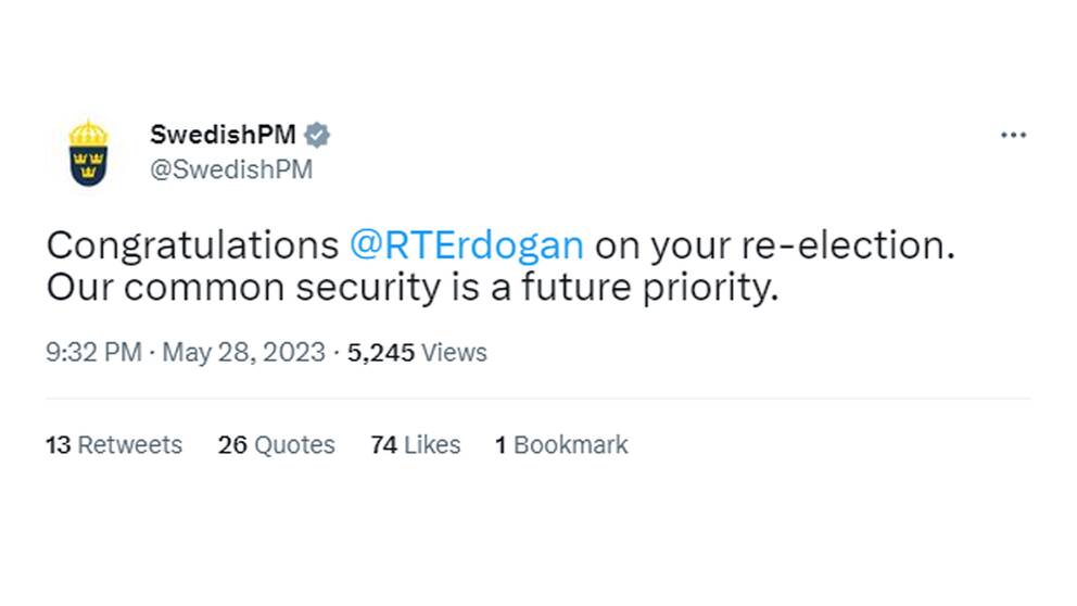 Sveriges statsminister Ulf Kristersson grattar Turkiets president Tayyip Erdogan till valvinsten, via Twitter.