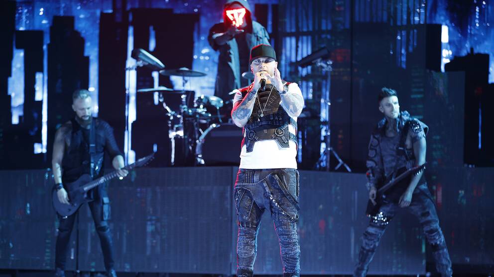 Smash Into Pieces med bidraget Six Feet Under under finalen i Melodifestivalen i Friends Arena.