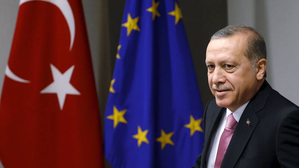 Erdogan på presskonferensen efter mötet med EU-topparna.