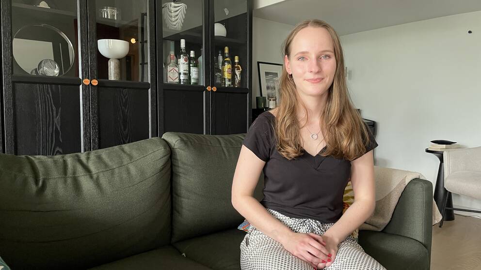 Saara Rissanen i sitt vardagsrum