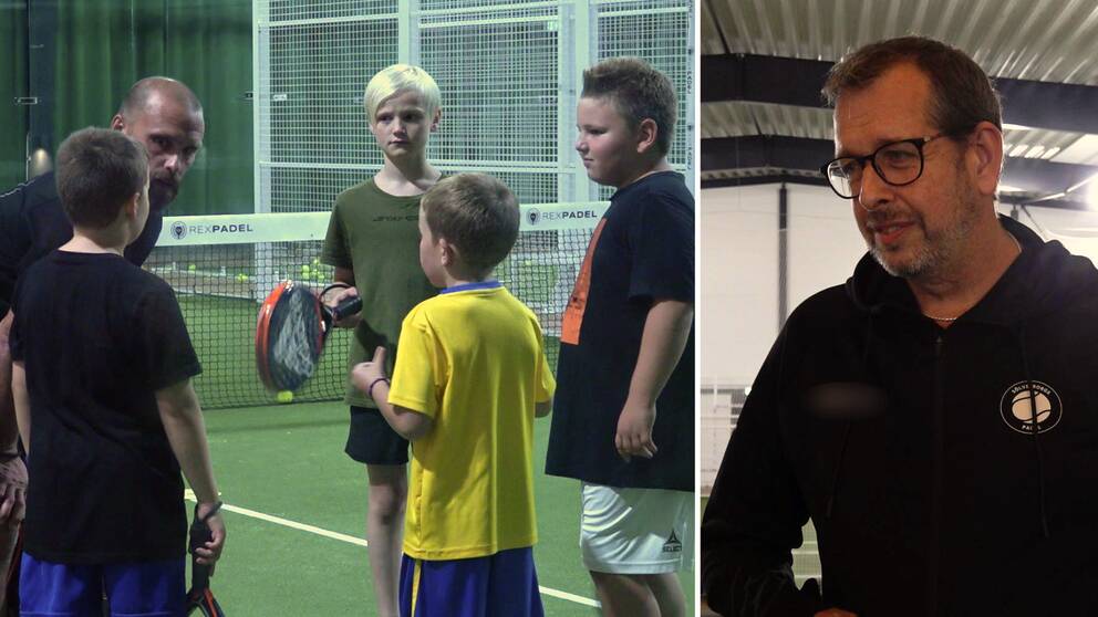 Till vänster en liten grupp barn och en vuxen tränare som pratar på en padelbana. Till höger en man i svart tröja och svarta glasögon som tittar snett till vänster i bild. Fredrik Belfrage, Sölvesborgs padelförening.