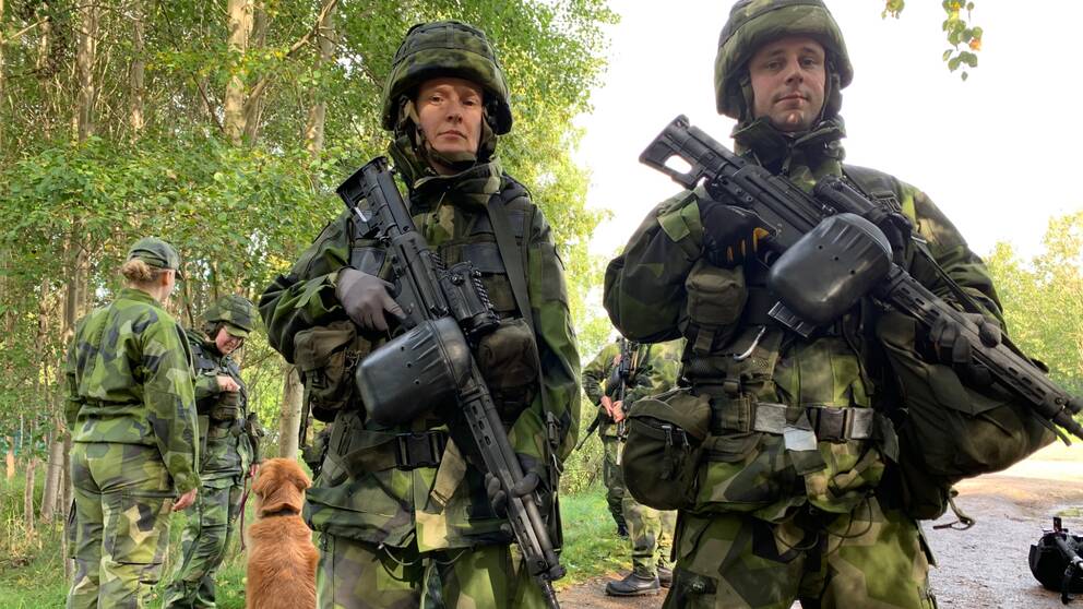 Hemvärnssoldater efter övningen.