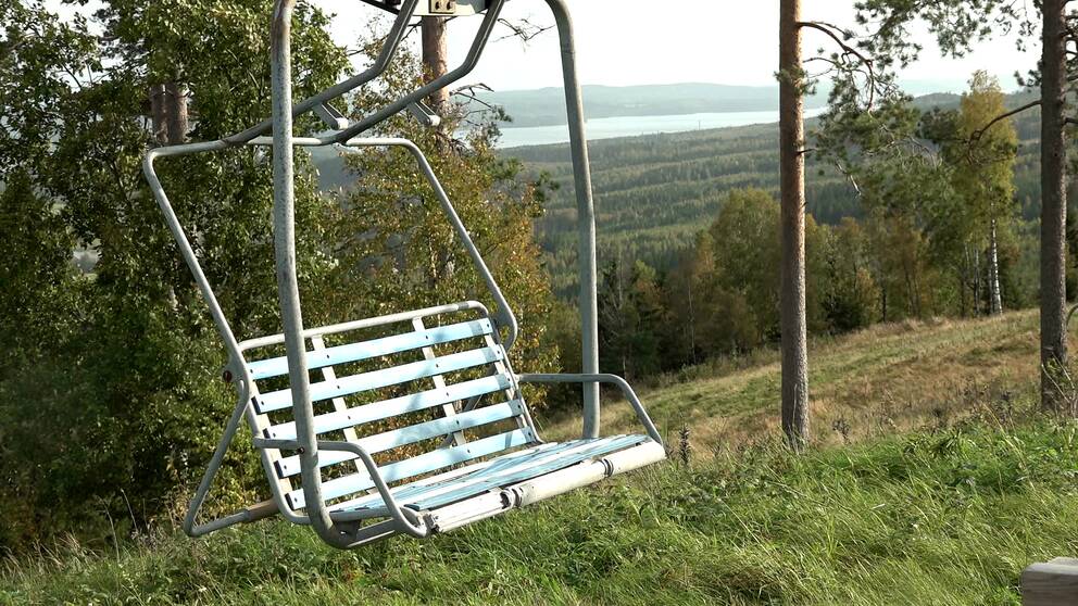 En skidlift är tom och övergiven vid Ski Sunne.