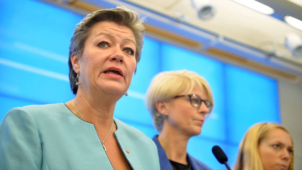 Arbetsmarknadsminister Ylva Johansson (S), Elisabeth Svantesson, vice partiordförande, (M), Johanna Jönsson (C), talesperson för integration och migrationsområdet.