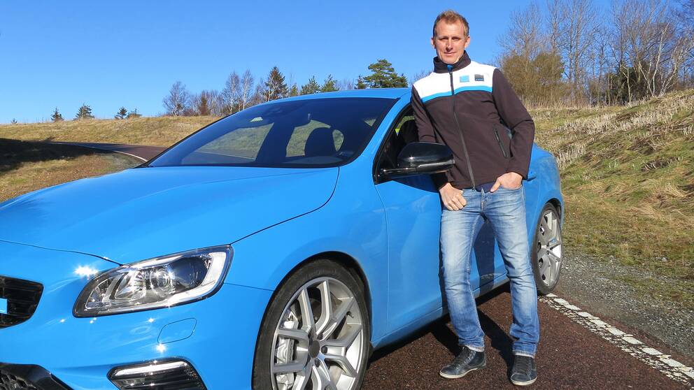 Richard Göransson vid bil