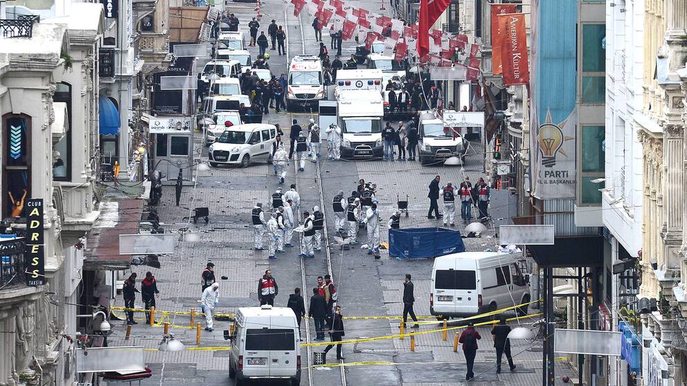 Självmordsbombaren detonerade sin bomb intill en av de stora shoppinggatorna. 