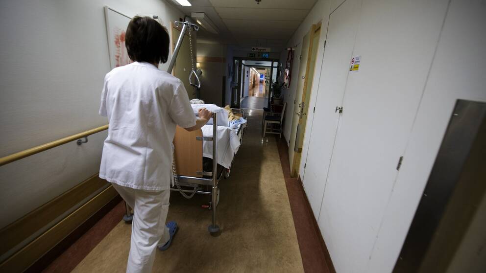 Att behandlas av en obehörig läkare kan innebära risk för patientens säkerhet. En risk som sällan utreds.