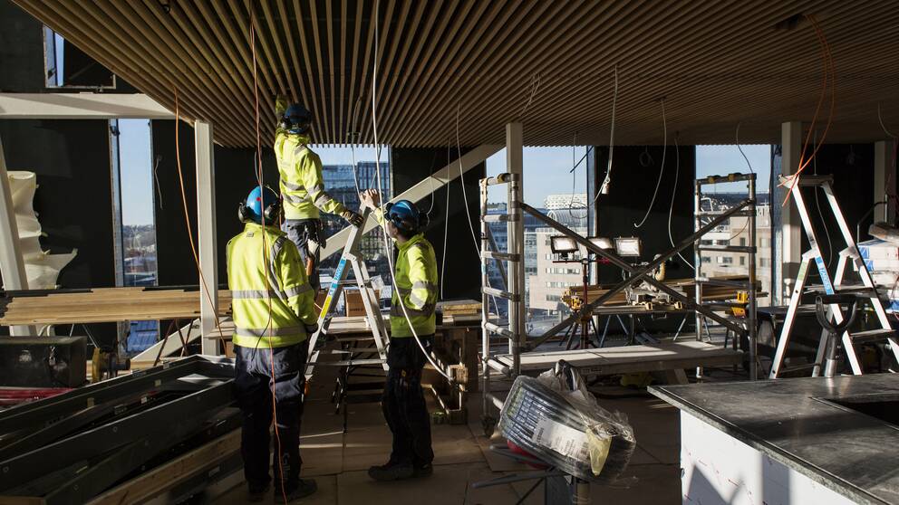 STOCKHOLM 2016-02-04 Byggnadsarbetare i nya hotellet Scandic Continental som öppnar 1 april. Foto: Anders Ahlgren / SvD / TT / Kod: 71756 ** OUT DN och Dagens Industri (även arkiv) och Metro **