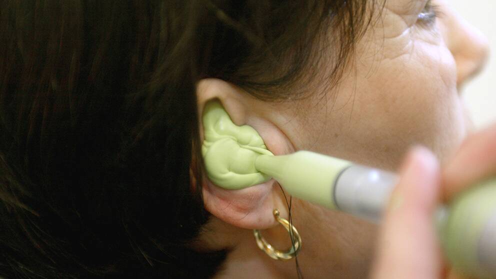 En genomgång av Hörselskadades riksförbund visar att Landstinget i Uppsala län är billigast i utprovning av hörselhjälpmedel.