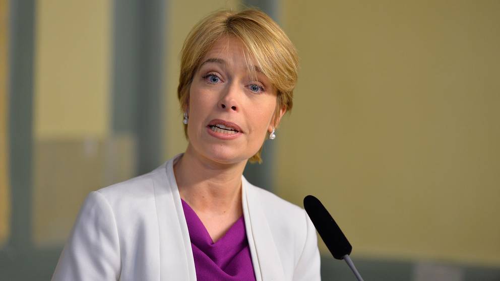 socialf-rs-kringsminister-annika-strandh-ll-ilsknar-till-svt-nyheter