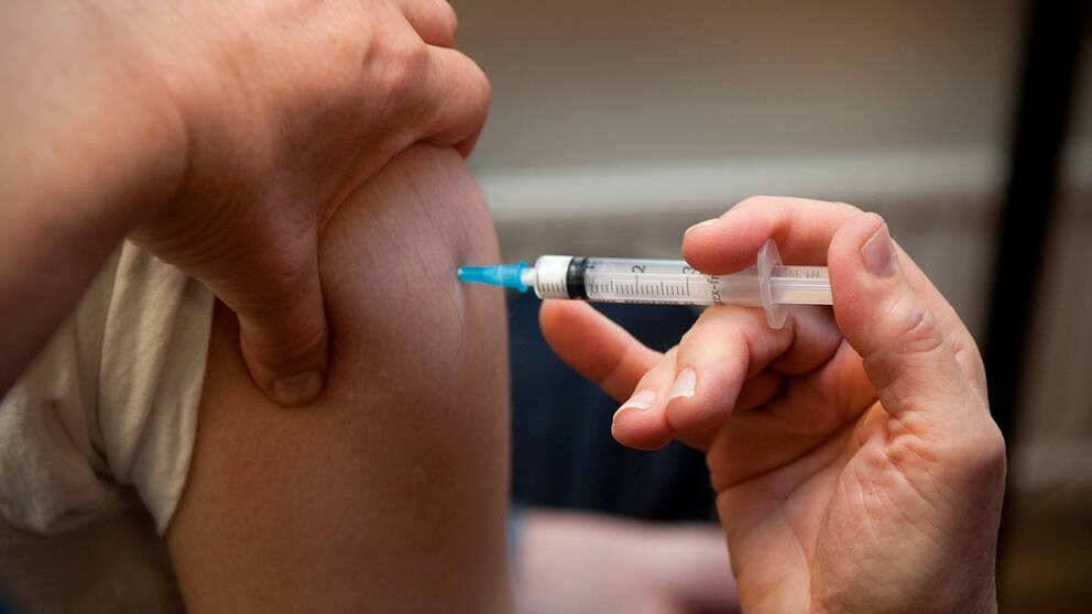 Folkhälsomyndigheten har tecknat avtal med två vaccintillverkare för att säkerställa att Sverige har tillgång till vaccin under en eventuell pandemi.