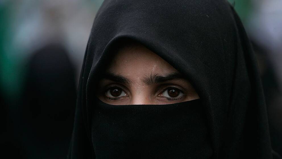 En kvinna i niqab.
