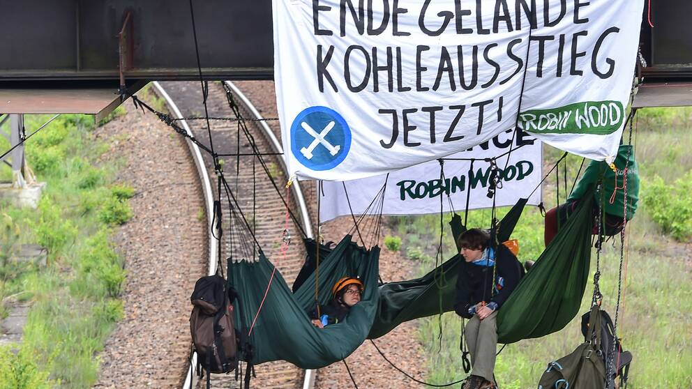 Miljöaktivister protesterar mot Vattenfalls kolbrytning i östra Tyskland. 