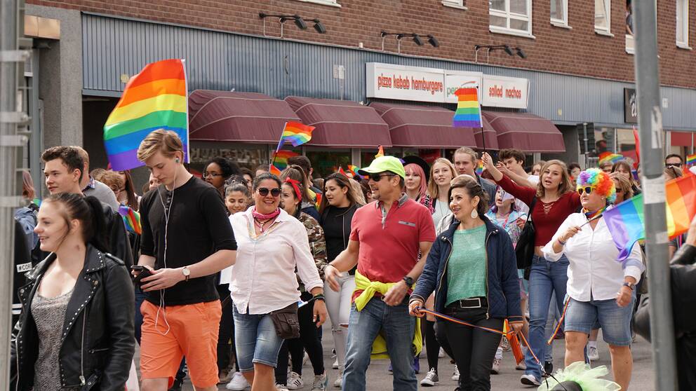 Prideparad i centrala Eskilstuna, 2016.