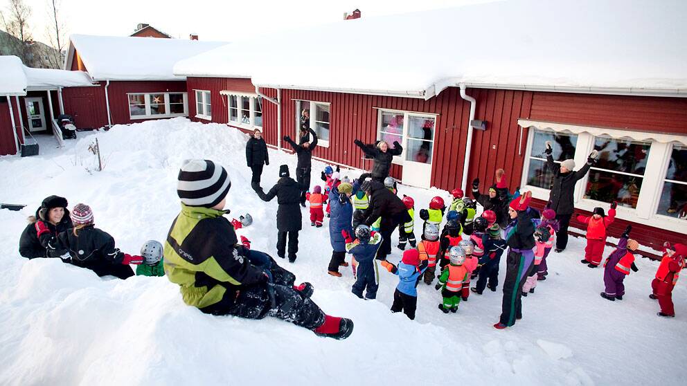Förskolan Sanda i Umeå har en uteprofil. Miniröris på gården.