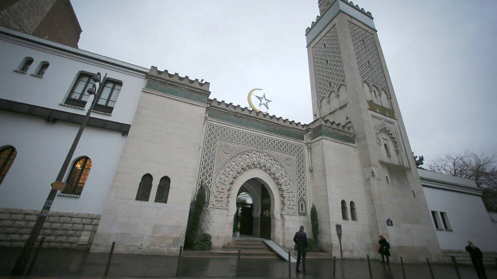 Franska muslimska ledare fördömer torsdagens terrorattentat i Nice och manar till kamp mot terrorism. Rektorn för Stora moskén i Paris uttrycker sin bestörtning.