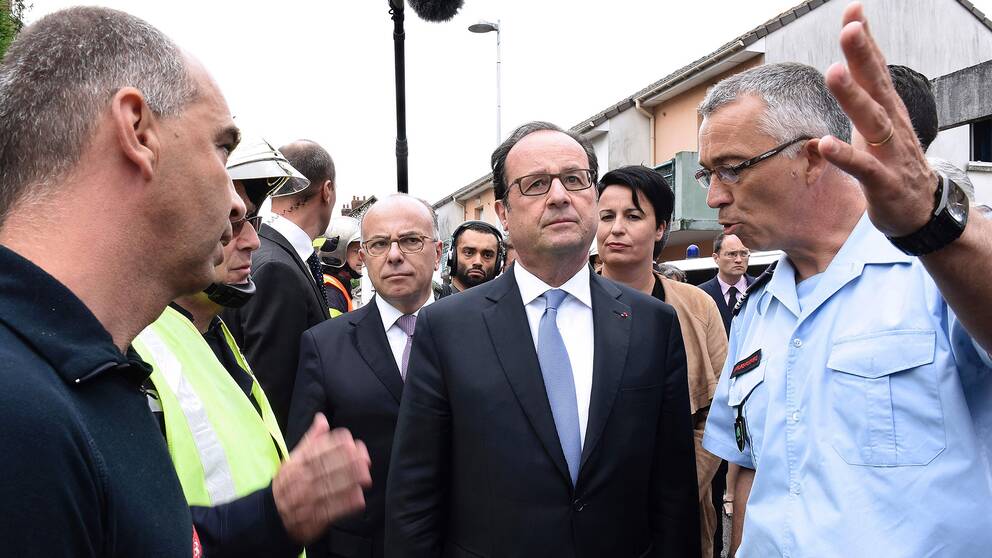 Frankrikes president François Hollande på plats i Saint-Etienne-du-Rouvray