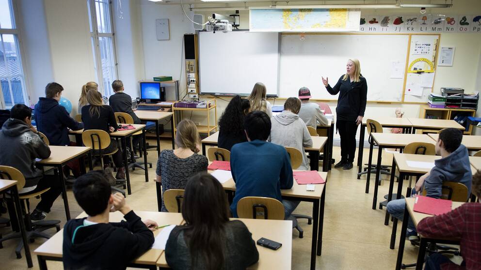 Lärare står framför sin klass. Arkivbild.
