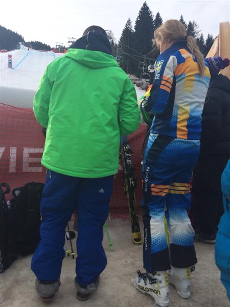 Dags för semifinaler. Damerna först ut. Anna Holmlund konstaterar att hon står utanför.