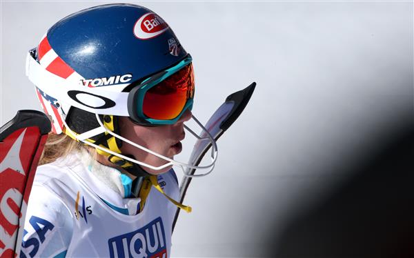Mikaela Shiffrin är i förarsätet inför andra åket. 19-åringen leder med fyra tiondelar före Hansdotter på andraplats. Har STARKT stöd på hemmaplan. Foto: Bildbyrån