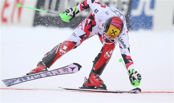 Marcel Hirscher var rädd för att han skulle bli en testpilot i den svåra banan och att startnummer 1 kunde vara till hans nackdel. Men Hirscher var snabbast av alla i första åket. Han leder 28 hundradelar före ryssen Khorolihov. André Myhrer är trea +0.66, och Mattias Hargin är fyra, +0.85. Medaljläge för Sverige. Foto: Bildbyrån