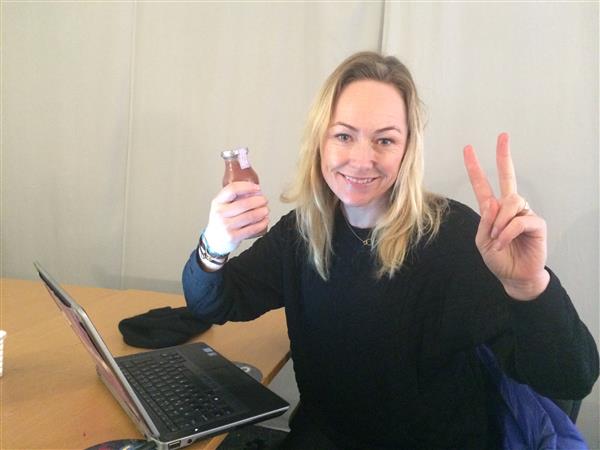Snart är Yvette redo vid tangenterna. Hon kommer att vara programledare för kvällsmagasinen, som sänds direkt från torget i Falun varje kväll. Ställ gärna era frågor om detta (eller annat). 14.30 tar hon vid!