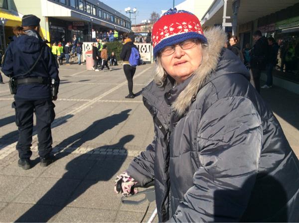 Det är bedrövligt att det händer. Det blir bara värre och värre. Jag känner mig otrygg, säger Biernis Adolfsson som bor vid Vårväderstorget.