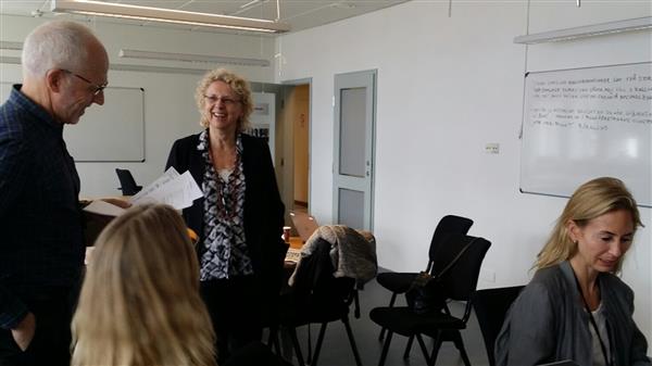 Dags för eftermiddagens sammanfattning: vad vet vi? Programchef Eva Landahl leder mötet.