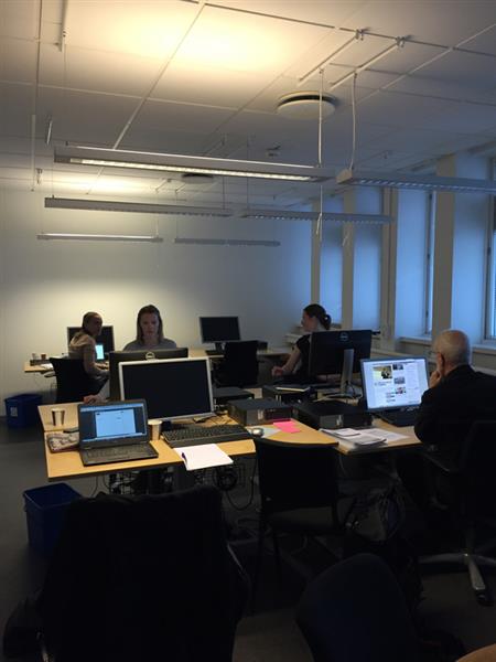 Livekollen laddar för att följa kvällens Aktuellt