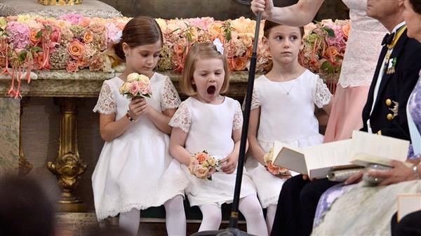 Tärnorna Chloé och Anais Sommerlath och prinsessan Estelle (mitten) samt bland andra kronprinsessan Victoria (th) och prinsessan Leonore under vigseln av prins Carl Philip och Sofia Hellqvis i Slottskyrkan på lördagen. Foto: TT