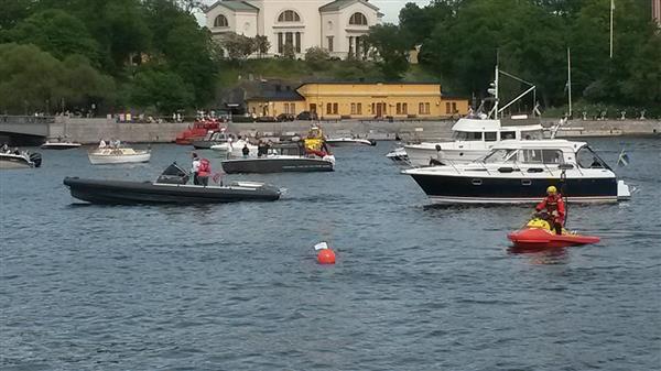 Nu förbereder man sig för att skjuta salut på Skeppsholmen.
