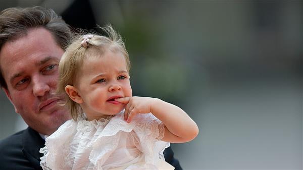 Chris och prinsessan Leonore tidigare i dag. Foto: TT