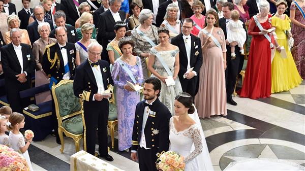 Prins Carl Philip och Sofia Hellqvist vid bröllopet i Slottskyrkan. Foto: TT