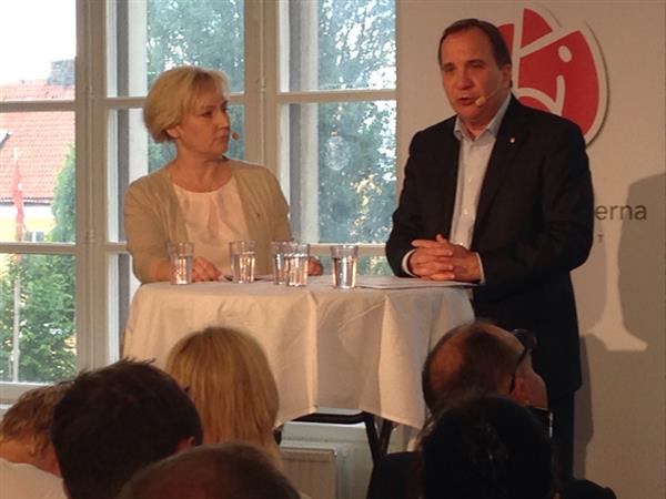 Vårt syfte med höjningen av lärarnas löner är att höja yrkets status och premiera skicklighet, säger Stefan Löfven och Helene Hellmark Knutsson.