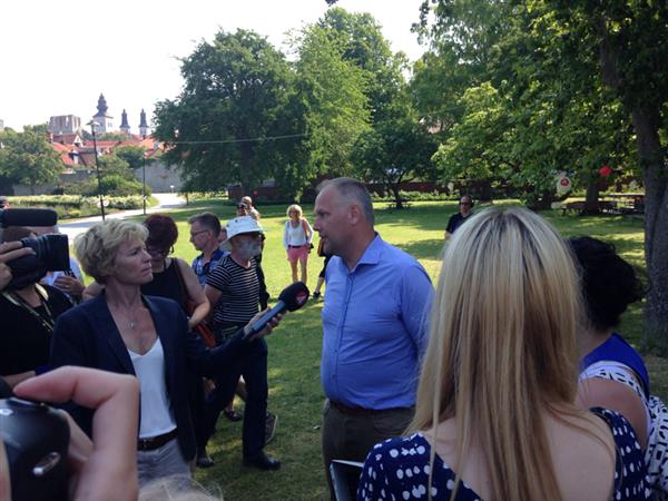 Enskilda frågestunder med partiledaren i Almedalsparken.