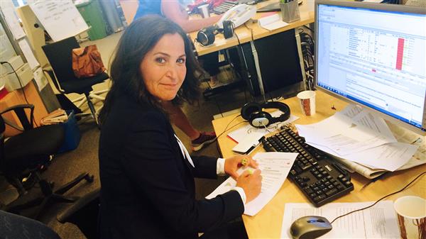 Här på redaktionen pågår förberedelserna för fullt för kvällens livesändning. 

Programledare Katia Elliott kommer att sitta i studion tillsammans ekonomiprofessor Harry Flam, och de har med sig bland annat Alexandra Pascalidou från Aten – och våra utsända team såklart. Sändningen börjar 19.55, missa inte den!