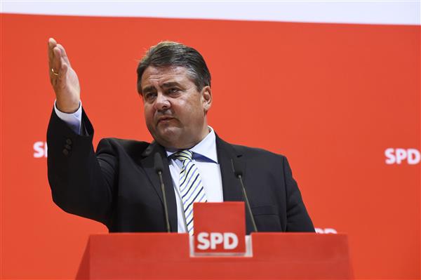 Tysklands vice förbundskansler Sigmar Gabriel på en presskonferens om Grekland idag.