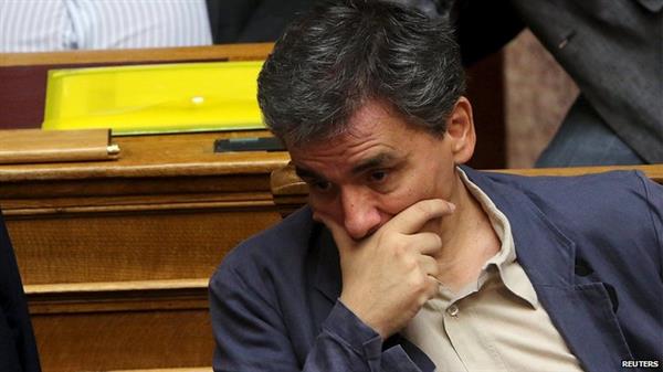 Finansminister Euclid Tsakalatos ser inte lika munter ut. Foto: Reuters