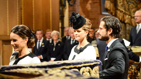 Prinsessan Sofia, prinsessan Madeleine och prins Carl Philip är också på plats. Prinsessan Madeleines make Chris O'Neill är dock inte där.