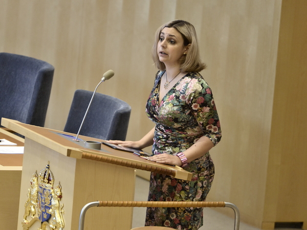 – Att fokusera på mottagande är att blunda för den verkliga flyktingkrisen, sade Paula Bieler (SD) för en liten stund sedan i den extrainsatta riksdagsdebatten.
Foto: TT