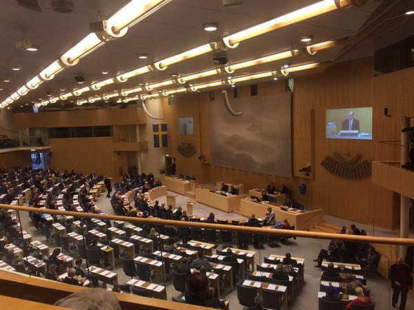 Nu partiledardebatt i riksdagen