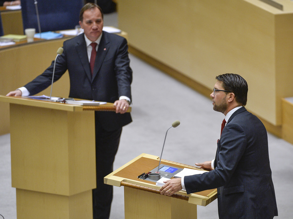 Jimmie Åkesson (SD) i debatt med Stefan Löfven (S). Bild från TT.