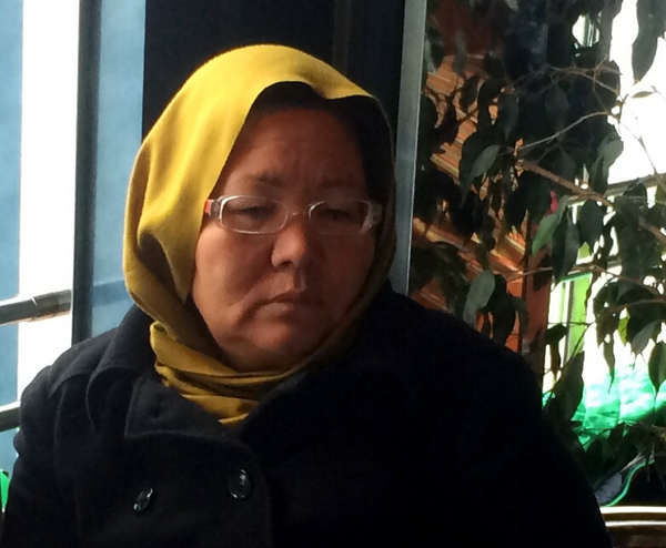 - Jag har varit på flykt i många år. Det finns inget liv i Afghanistan. Om Gud vill får vi stanna i Sverige, säger mamma Sara.
Resan från Turkiet har gått genom många länder och kostat 3000 dollar.
Jag frågar Sara vad som händer om de inte får stanna i Sverige.
- Då tar jag mitt liv så att barnen får vara kvar. Jag åker aldrig tillbaka till Afghanistan.