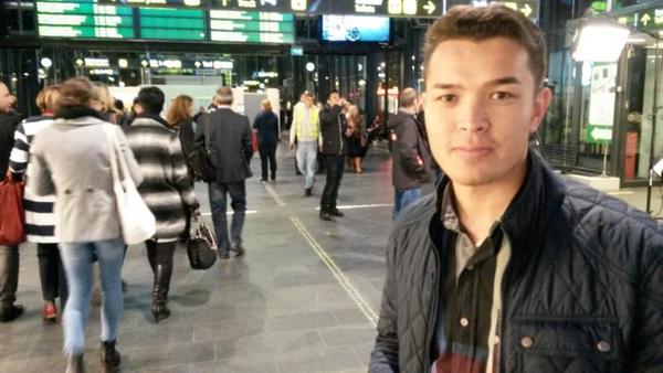 Jawad Habibi kom till Sverige från Afghanistan för fyra år sedan. Han bor i Malmö och pluggar på Söderslättsgymnasiet i Trelleborg.
- Jag har ingen familj här i Sverige men planerar att läsa till civilingenjör, helst i Lund, säger Jawad.
När han kom som flykting placerades han i ett nybyggt boende i Falsterbo.
- Det var bra, säger Jawad.